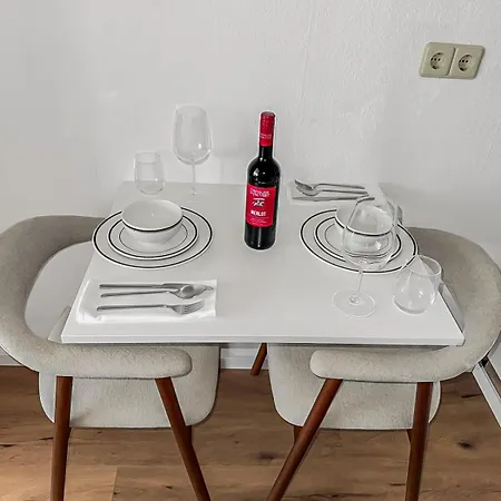 Chic Apartment, 1br For 2, Elegant Comfort, Center شقة *