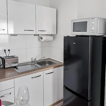 شقة Chic Apartment, 1br For 2, Elegant Comfort, Center وبرتال