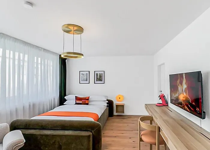 Apartment Chic City Apartment, 1Br For 2, Elegant Comfort, City Center