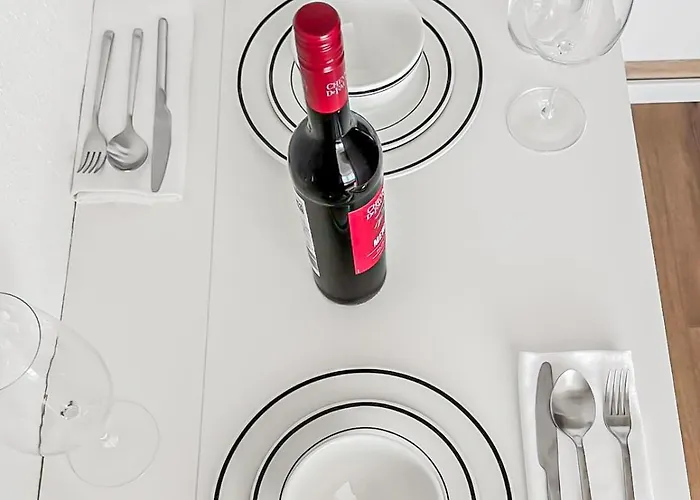 Apartment Chic City Apartment, 1Br For 2, Elegant Comfort, City Center