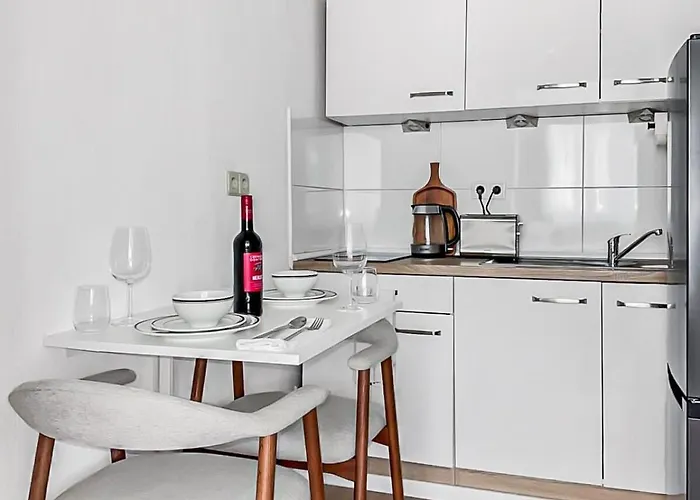 Apartment Chic City Apartment, 1Br For 2, Elegant Comfort, City Center