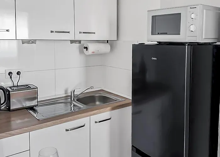 Apartment Chic City Apartment, 1Br For 2, Elegant Comfort, City Center