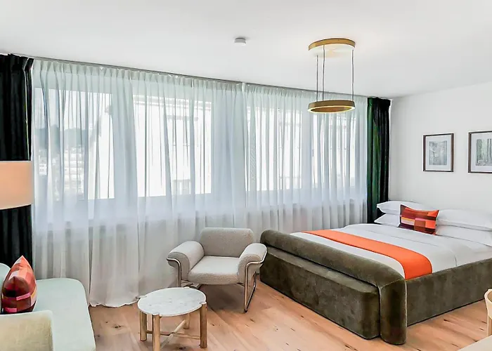 Chic City Apartment, 1Br For 2, Elegant Comfort, City Center Apartment *